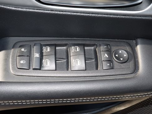 Used 2025 Chrysler Pacifica Limited image 15