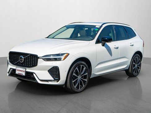 Used 2024 Volvo XC60 B5 Plus w/ Protection Package Premier AWD/4WD image 3