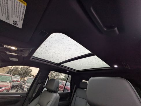 Used 2023 Chevrolet Tahoe Z71 w/ Luxury Package image 15