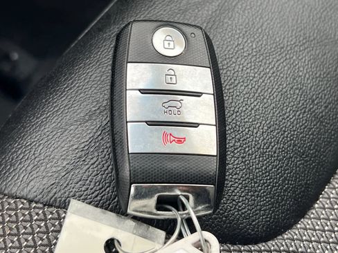 Used 2019 Kia Niro EX image 28