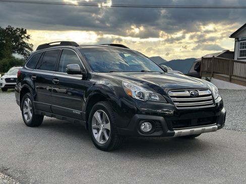 Used 2013 Subaru Outback 3.6R Limited w/ Special Appearance Pkg AWD/4WD image 1