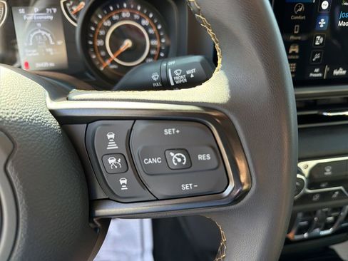 Used 2025 Jeep Gladiator Sport AWD/4WD image 20