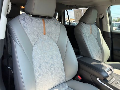 Used 2022 Toyota Highlander Bronze Edition AWD/4WD image 42