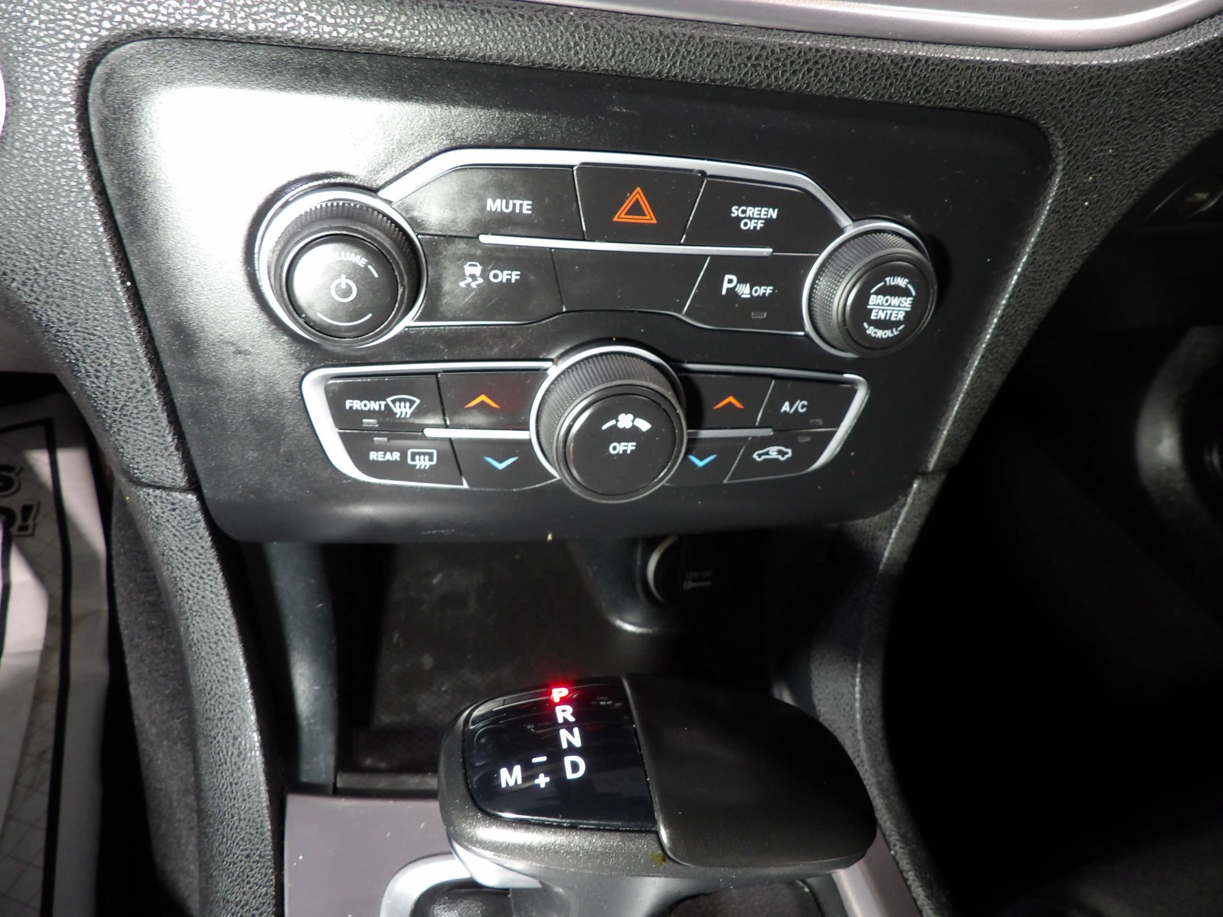 Used 2023 Dodge Charger SXT w/ Cold Weather Package RWD image 14