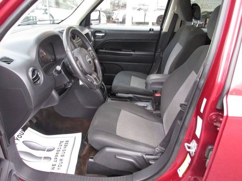 Used 2014 Jeep Patriot Latitude FWD image 12