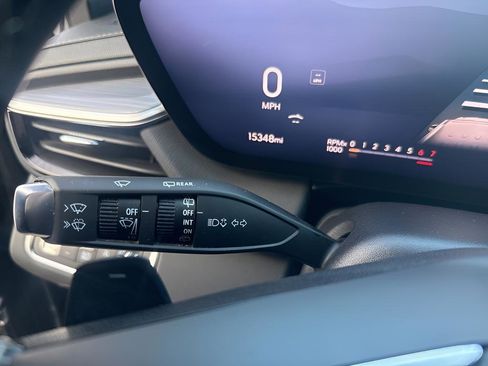 Used 2025 Buick Enclave Preferred image 21