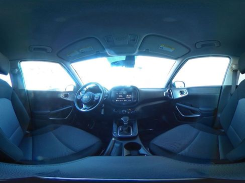 Used 2025 Kia Soul LX w/ LX Technology Package image 40