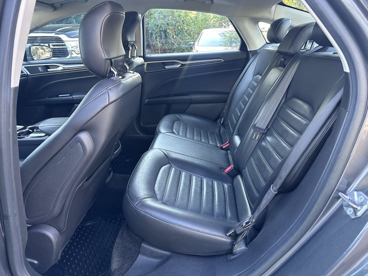 Used 2014 Ford Fusion SE w/ Equipment Group 502A FWD image 29