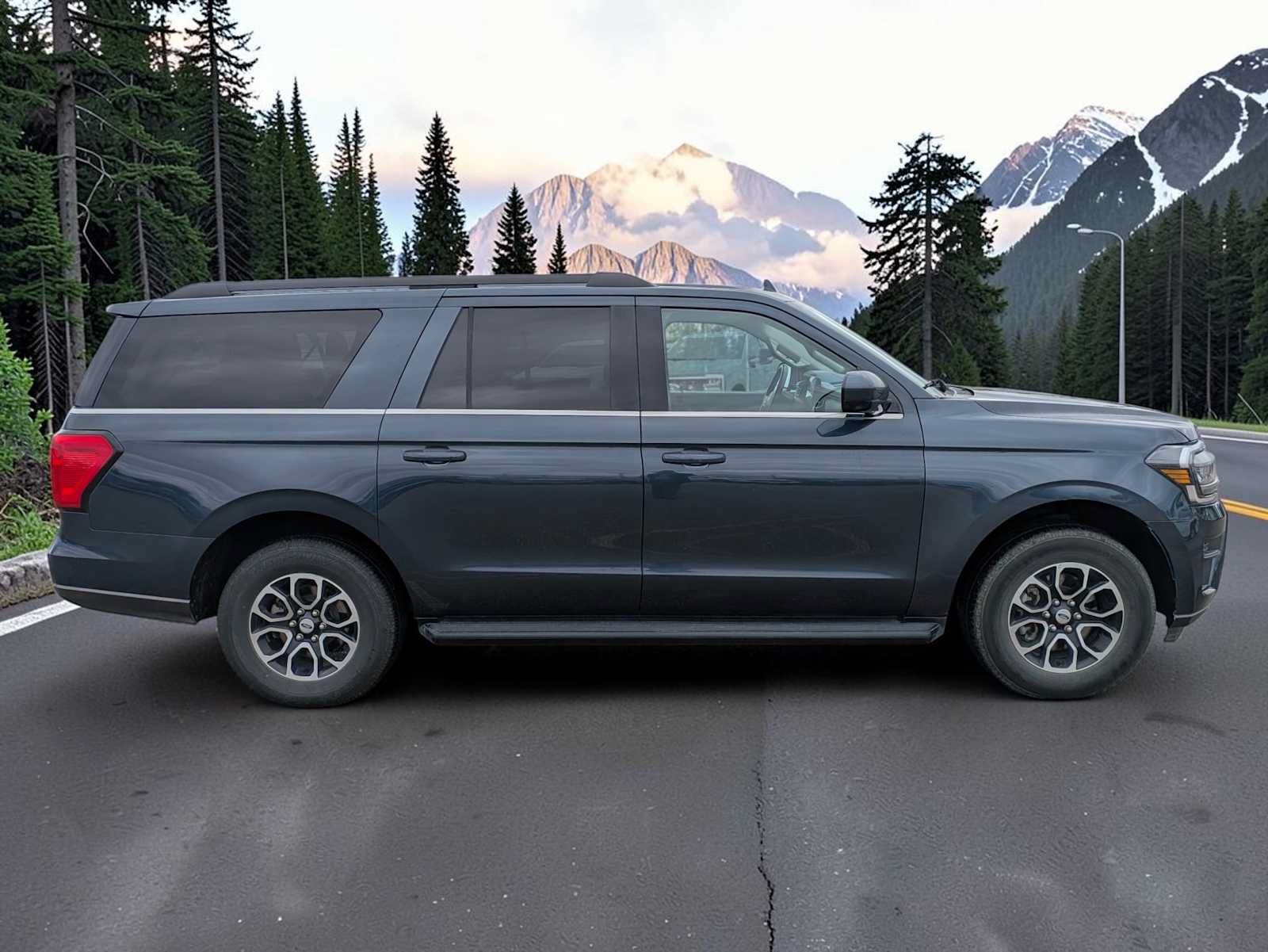 Used 2024 Ford Expedition Max XLT AWD/4WD image 6