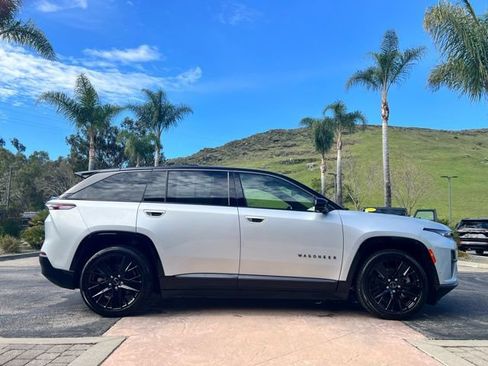 Used 2024 Jeep Wagoneer Launch Edition image 11