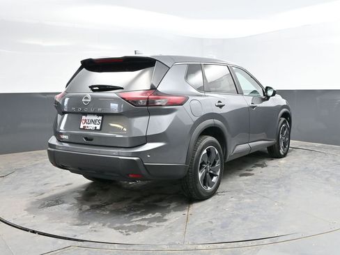 Used 2024 Nissan Rogue SV FWD image 9