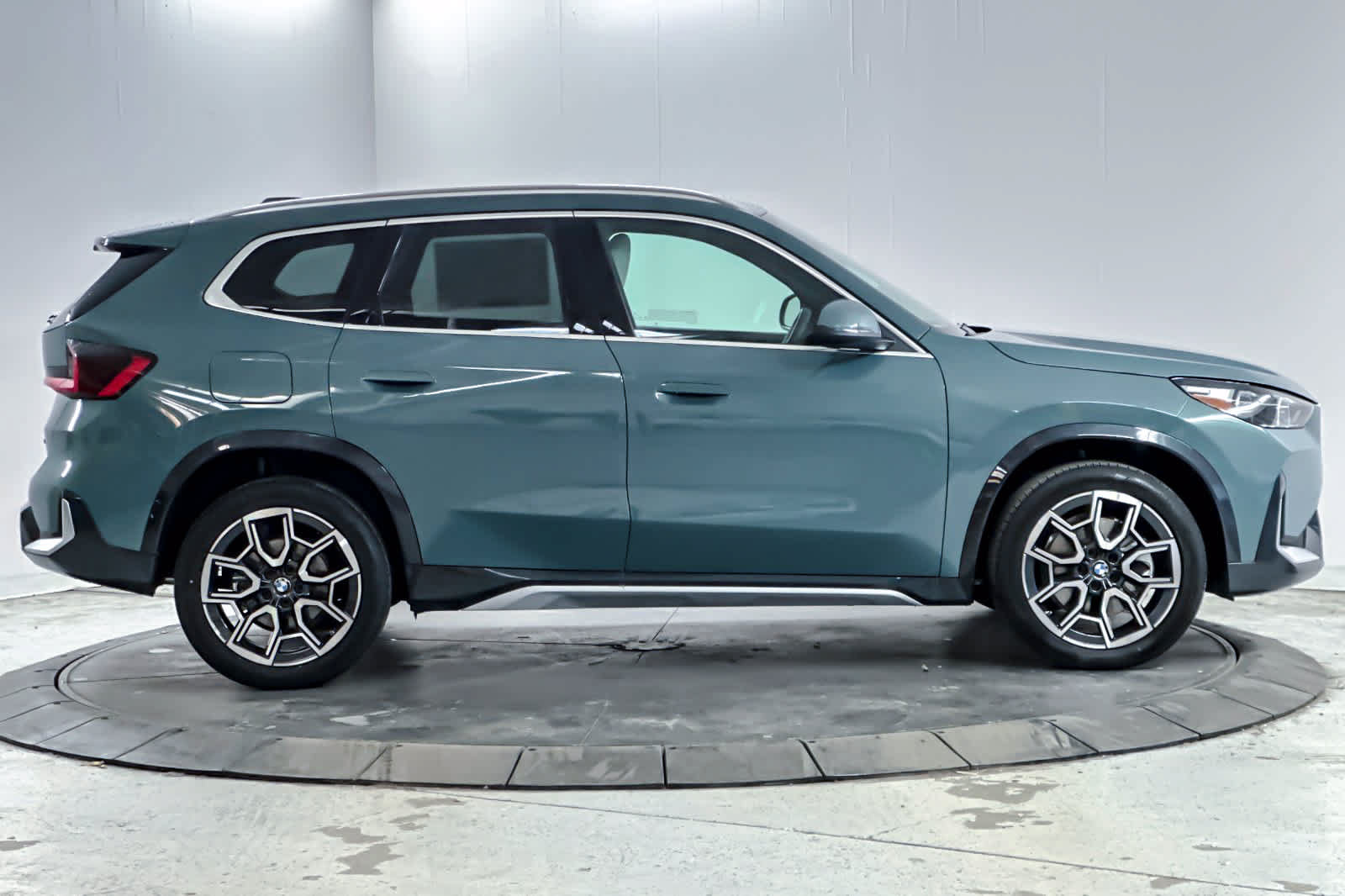 Used 2026 BMW X1 xDrive28i AWD/4WD image 8