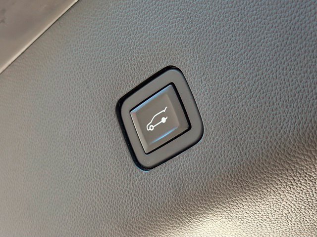 Used 2018 Chevrolet Traverse Premier AWD/4WD image 30