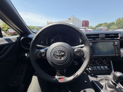 Used 2024 Toyota GR86 Premium RWD image 17