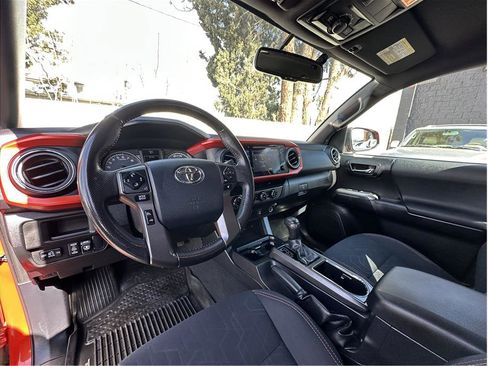 Used 2017 Toyota Tacoma TRD Off-Road w/ Tow Package (A/T) image 2