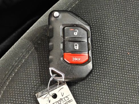 Used 2021 Jeep Gladiator Willys image 12