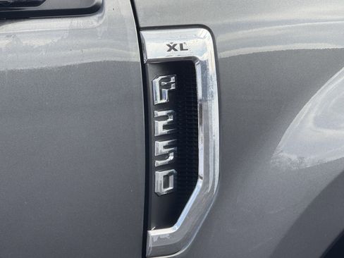 Used 2018 Ford F250 XL w/ Power Equipment Group image 5