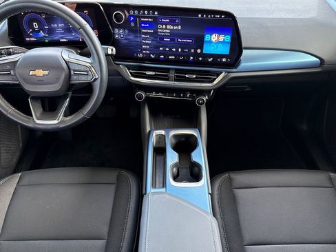 Used 2025 Chevrolet Equinox EV LT w/ Convenience Package image 21