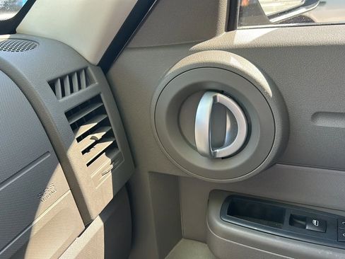 Used 2008 Dodge Nitro SXT AWD/4WD image 36