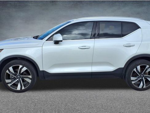 Used 2023 Volvo XC40 B5 Ultimate w/ Protection Package Premier AWD/4WD image 2