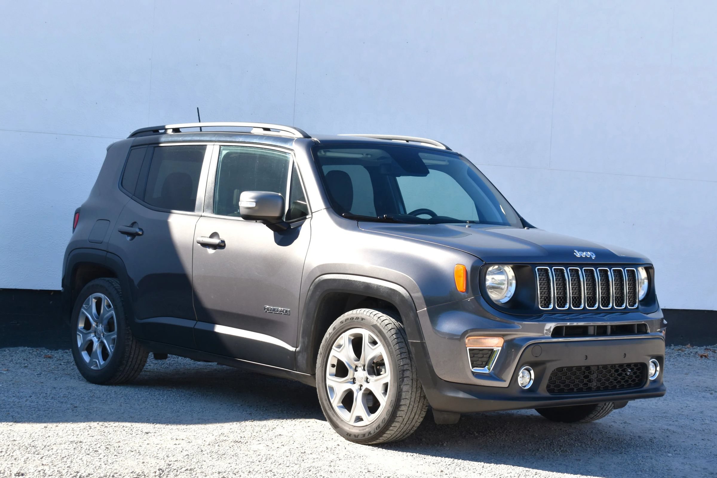 Used 2020 Jeep Renegade Limited w/ UConnect 8.4 Nav Group FWD image 1