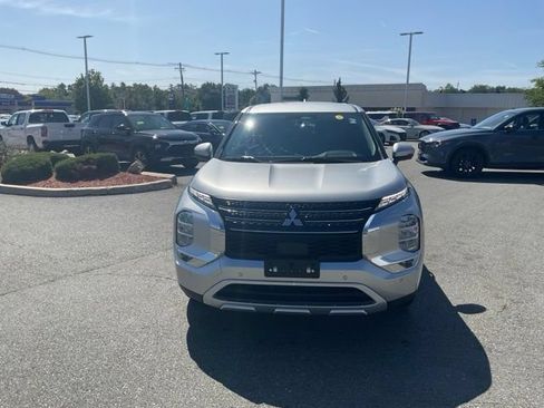 Used 2024 Mitsubishi Outlander SE FWD image 2