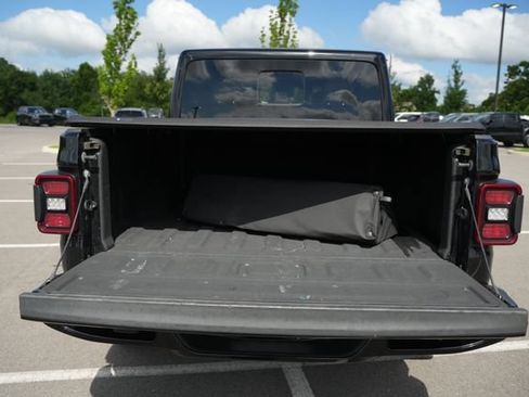 Used 2023 Jeep Gladiator Overland AWD/4WD image 17