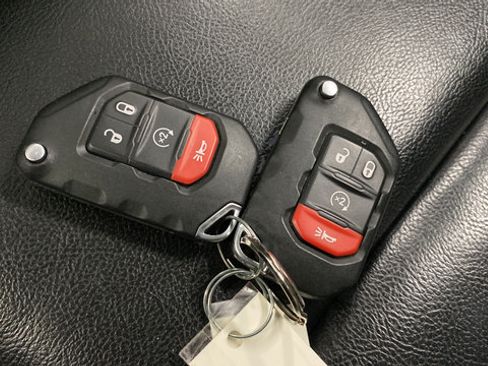 Used 2020 Jeep Wrangler Unlimited Sahara AWD/4WD image 34
