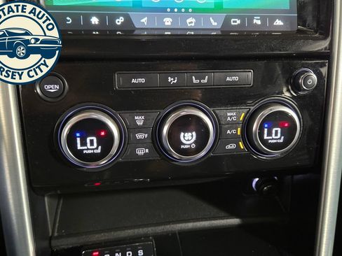 Used 2018 Land Rover Discovery HSE Luxury AWD/4WD image 16