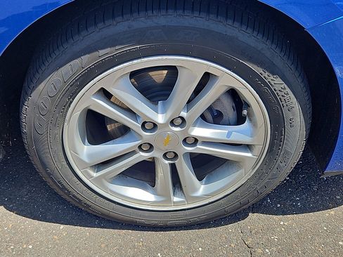 Used 2018 Chevrolet Cruze LT FWD image 3