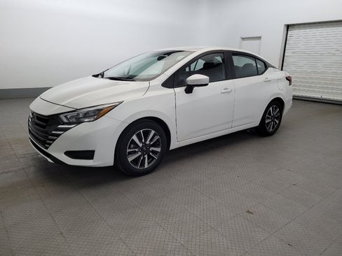 Used 2025 Nissan Versa SV FWD image 2