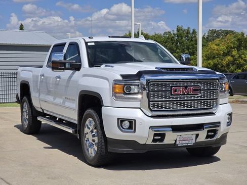 Used 2019 GMC Sierra 2500 Denali w/ Duramax Plus Package AWD/4WD image 2