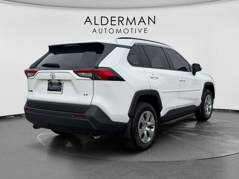 Used 2019 Toyota RAV4 LE image 5