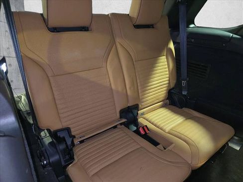 Certified 2018 Land Rover Discovery HSE Luxury AWD/4WD image 12
