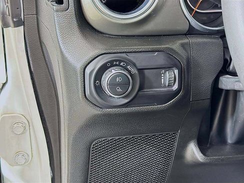 Used 2023 Jeep Gladiator Overland AWD/4WD image 29