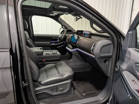 Used 2025 Ford Expedition Platinum w/ Stealth Appearance Package AWD/4WD image 32
