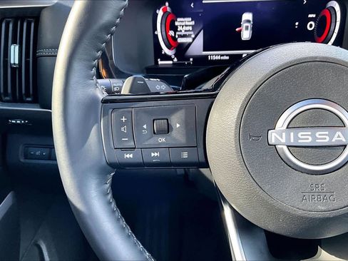 Used 2024 Nissan Pathfinder Platinum w/ Black Appearance Package image 20