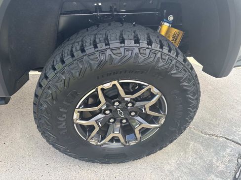 Used 2024 Chevrolet Colorado ZR2 w/ Technology Package image 4