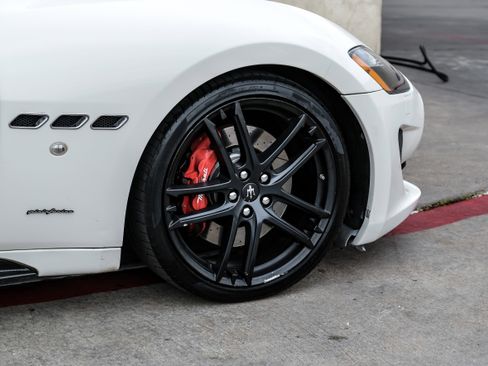 Used 2015 Maserati GranTurismo Sport RWD image 51
