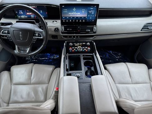 Used 2022 Lincoln Navigator L Reserve image 13