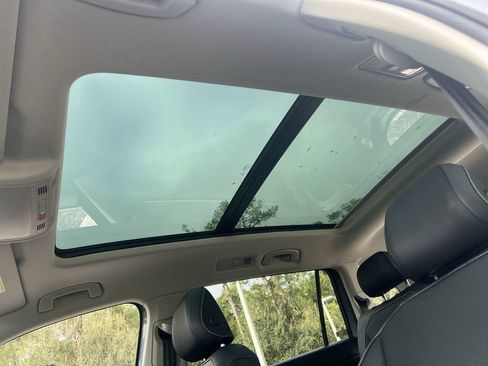 Certified 2022 Volkswagen Tiguan SE image 22