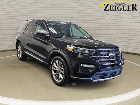 Used 2023 Ford Explorer XLT w/ Equipment Group 202A AWD/4WD image 3