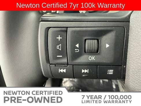 Used 2025 Nissan Rogue SV FWD image 31