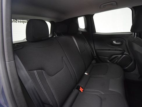 Used 2023 Jeep Renegade Latitude w/ Premium Group AWD/4WD image 24