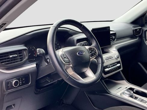 Used 2023 Ford Explorer XLT image 9