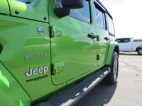 Used 2019 Jeep Wrangler Unlimited Sahara w/ Safety Group image 15