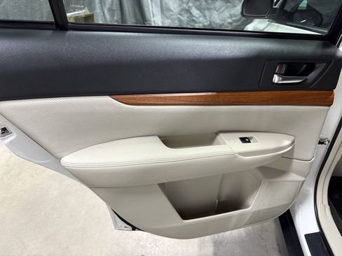 Used 2013 Subaru Outback 2.5i Limited w/ Moonroof Pkg AWD/4WD image 13