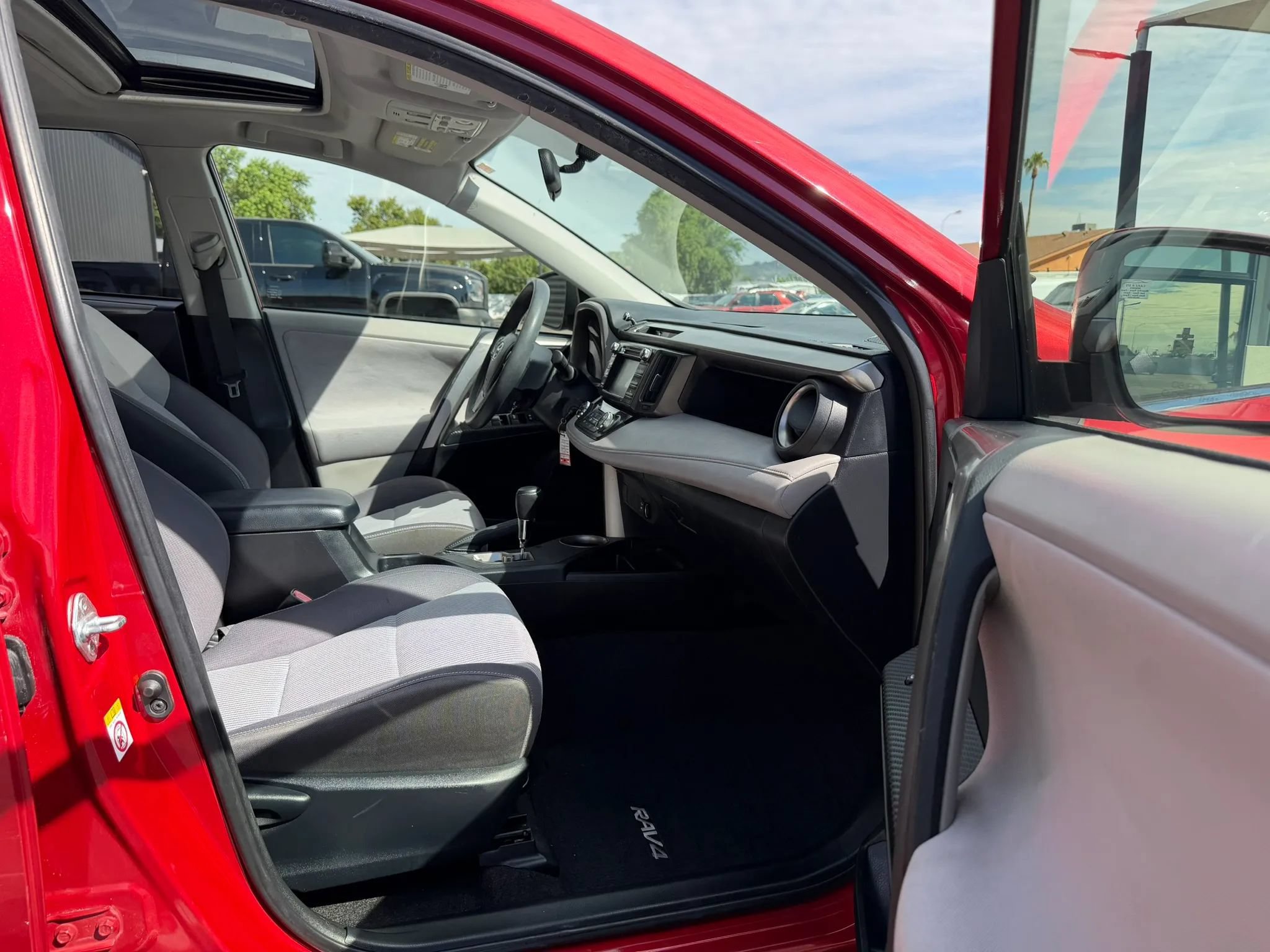 Used 2013 Toyota RAV4 XLE AWD/4WD image 28