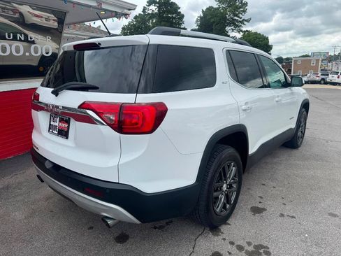 Used 2017 GMC Acadia SLT FWD image 2