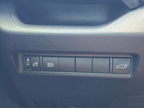 Used 2020 Toyota RAV4 XLE w/ Convenience Package FWD image 21